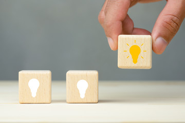 《江畔独步寻花》的全诗是哪位大诗人写的？